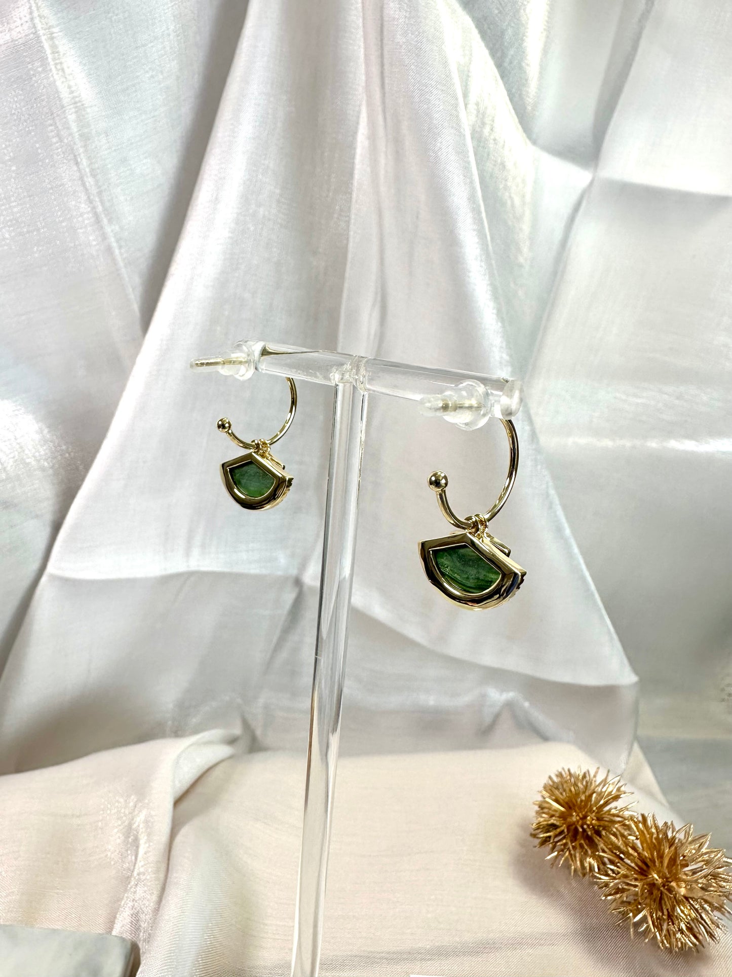 Dangly fan/tail shaped earrings