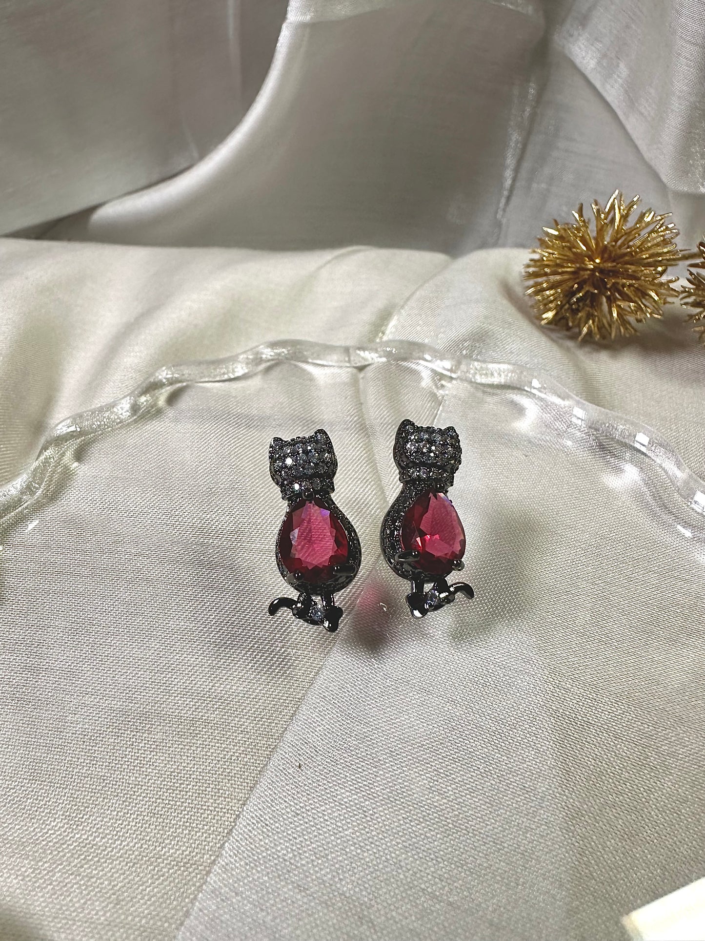 Cat sparkly earrings