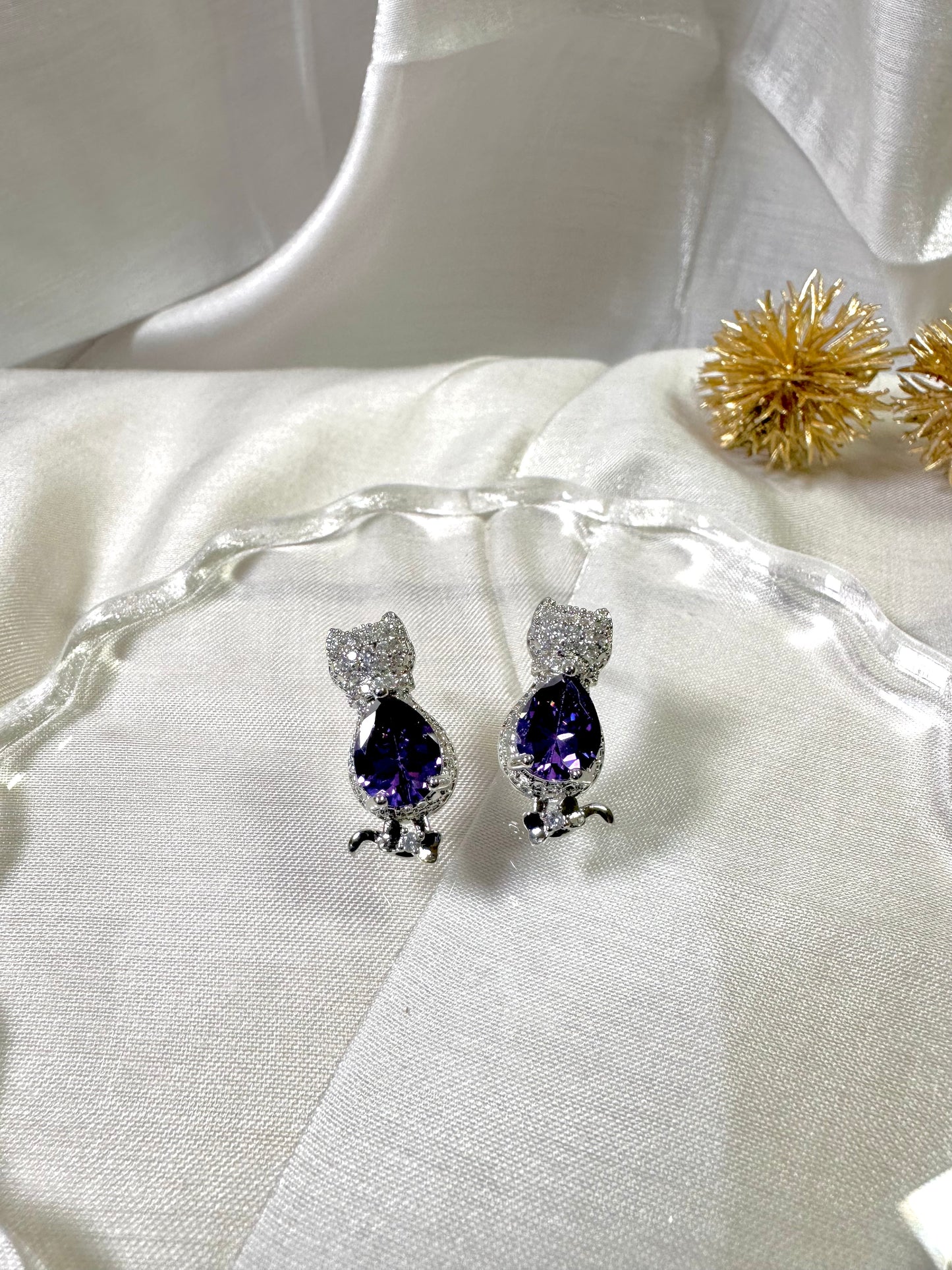 Cat sparkly earrings