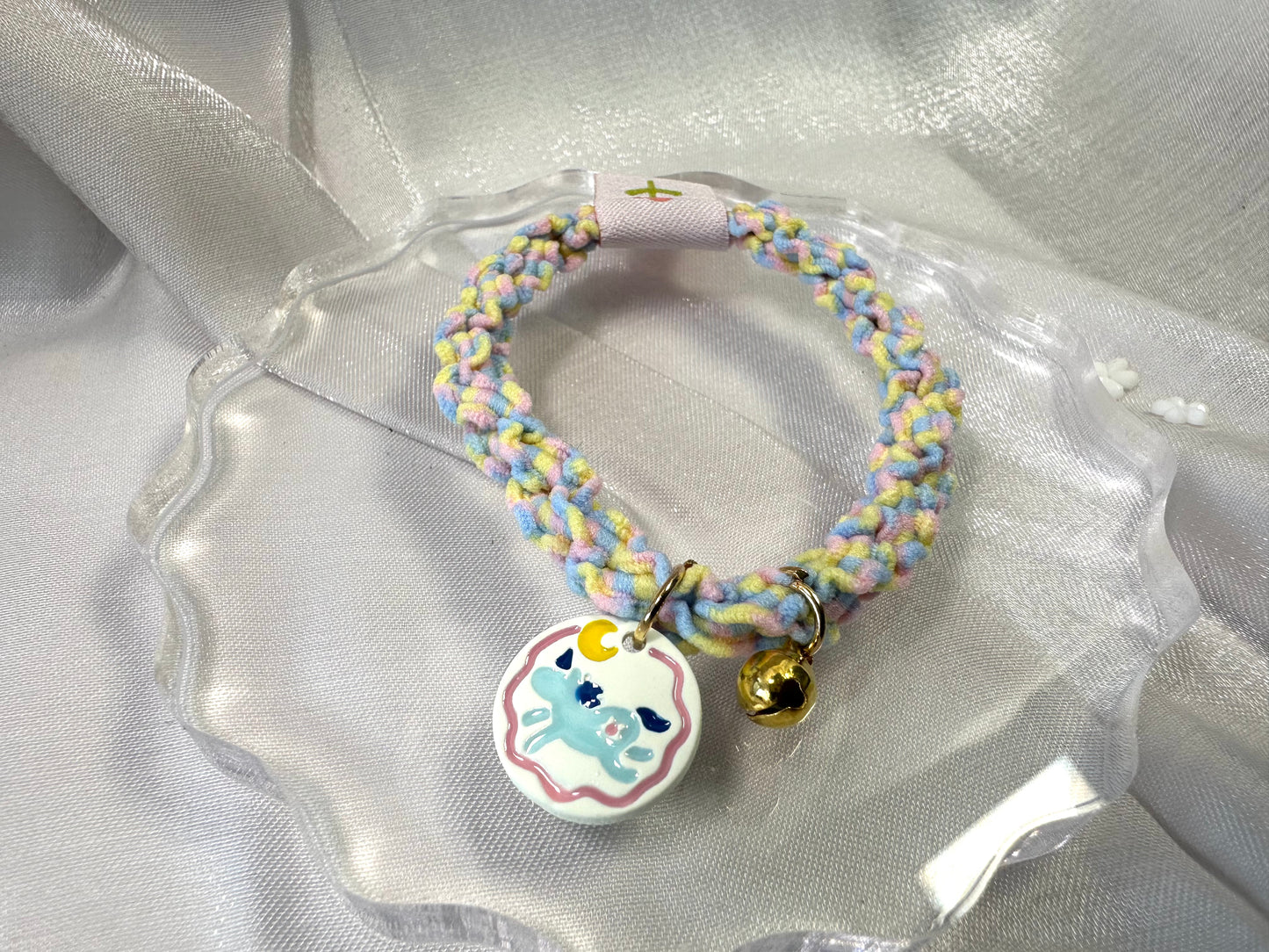 Hair tie with charms